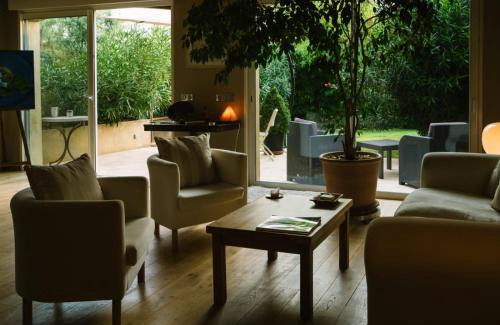 Villecroze Apartment | Appartement de Charme avec piscine privée