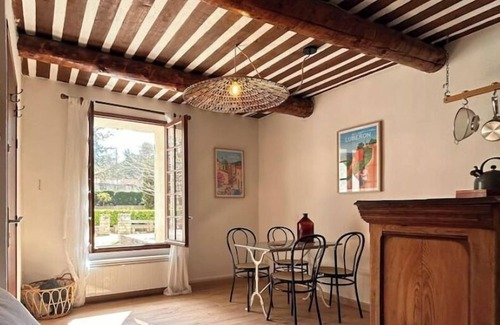 Rustrel Apartment | Appartement en Résidence, Pied des Ocres, Rustrel