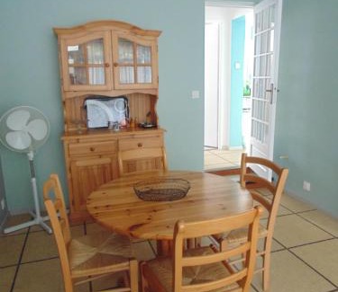 Royan Apartment | Appartement entièrement rénové avec Wifi tout à pied