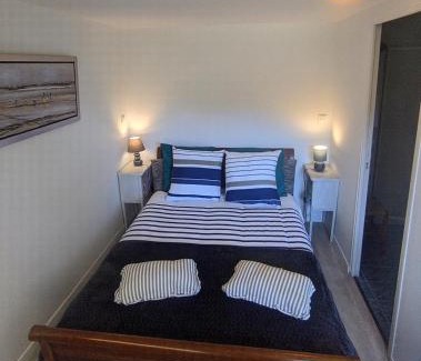 Plouguiel Apartment | Appartement entier, vue sur rivière & cathédrale.