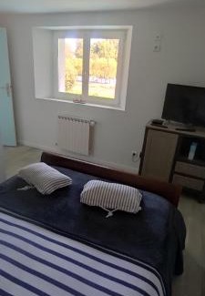 Plouguiel Apartment | Appartement entier, vue sur rivière & cathédrale.