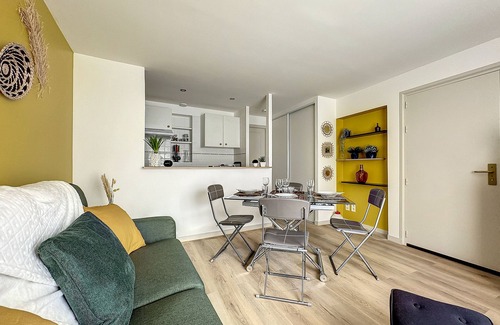 Dammartin-en-Goele Apartment | Appartement "cocon Jaune", Hébergement Confortable et Pratique !