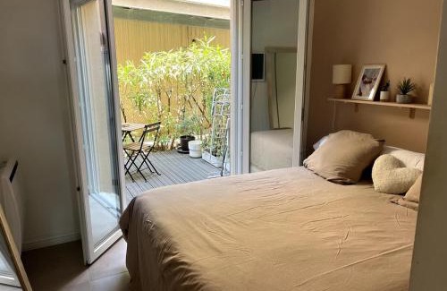 Saint-Laurent-du-Var Apartment | Appartement calme vue mer
