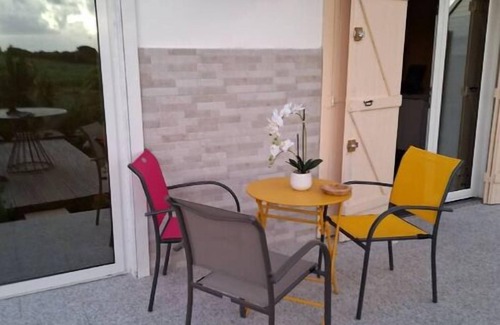 Le Moule Apartment | Appartement "hibiscus" Avec vue et Piscine