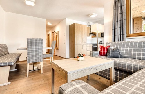 Sonntag Apartment | Appartement Kellaspitze - apartment/apartment, shower, WC, balcony