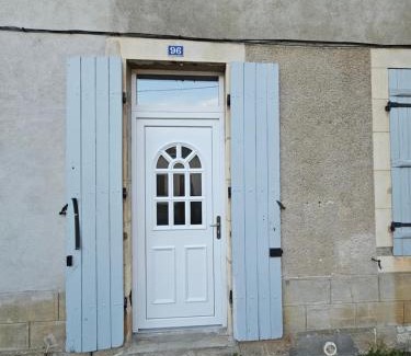 Lurcy-Levis Apartment | Appartement Le 94