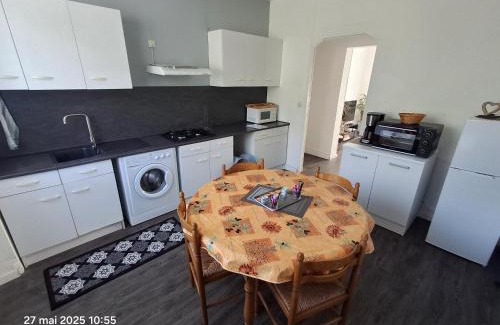 Lurs Apartment | Appartement "les tournesols" 1er étage 2ch avec parking à Lurs
