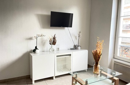 Le Bourget Apartment | Appartement Lumineux 3 Pièces au Pied de la Gare RER du Bourget