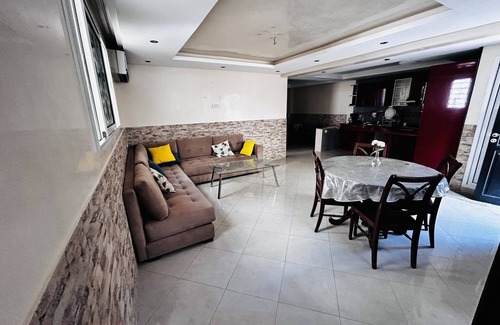 Harhoura Apartment | Appartement Meublé Pour Famille de 4 à 6, à 5 min à Pied de la Plage de Harhoura
