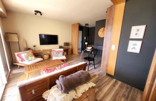 Les Sables d'Olonne Apartment | Appartement moderne rénové - Face mer - Terrasse - WiFi gratuit - FR-1-92-818