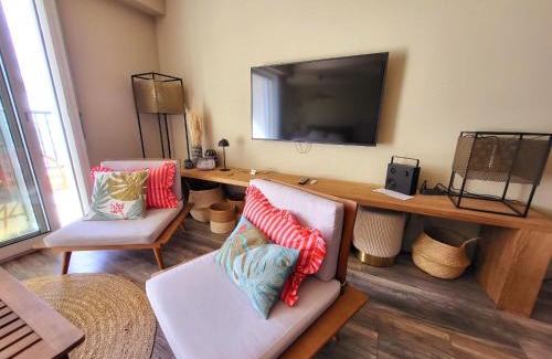 Les Sables d'Olonne Apartment | Appartement moderne rénové - Face mer - Terrasse - WiFi gratuit - FR-1-92-818
