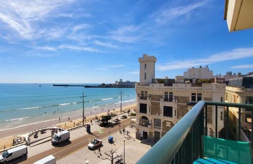 Les Sables d'Olonne Apartment | Appartement moderne rénové - Face mer - Terrasse - WiFi gratuit - FR-1-92-818