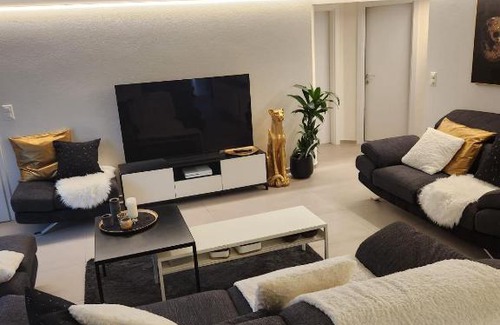 Les Posses-sur-Bex Apartment | Appartement moderne avec terrasse et piscine à Châtel sur Bex