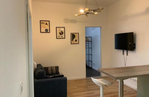 Antibes Old Town Apartment | appartement palmiers 2 pieces