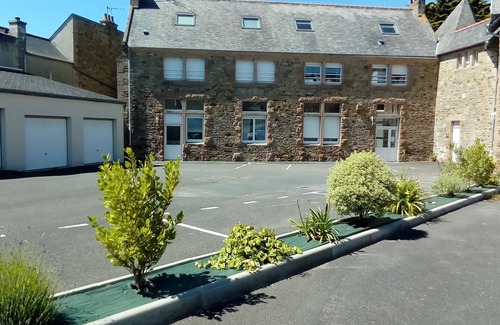 Perros-Guirec Apartment | Appartement Proche DE LA Plage ET DE LA Ville Dans UNE Résidence Calme