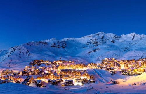 Val-Thorens Apartment | Appartement Rénové à Val Thorens - 4 Pers, 1 Ch + Cabine, Wifi, Skis aux Pieds, Balcon - FR-1-637-44