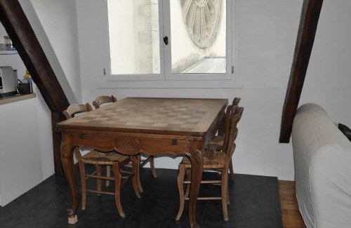 Le Palais Apartment | Appartement rénové au centre du Palais, proche plage et commodités - FR-1-418-226