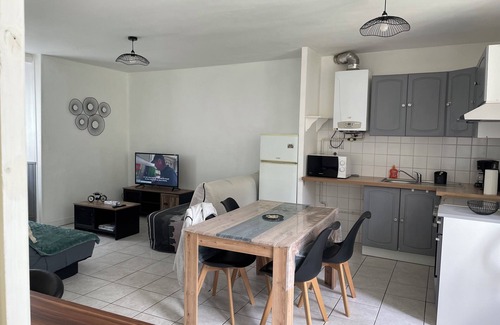 Dinan Apartment | Appartement RDC Avec Cour Commune à 5 Minutes de la Gare