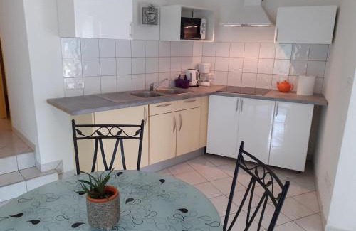 Tence Apartment | Appartement rez de chaussée avec terrasse et jardin