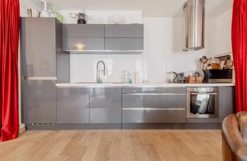 Les Eaux-Vives Apartment | Appartement Spacieux à 15 Minutes du jet D'eau