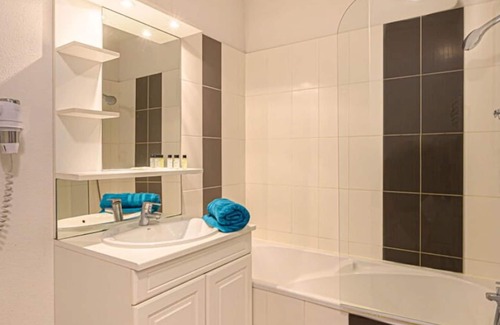 Plescop Condo | Appartement spacieux | Accès piscine