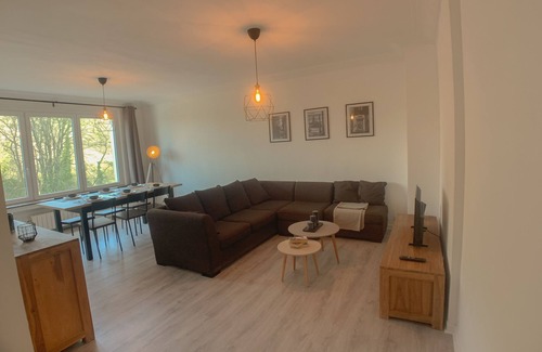 Charleroi Apartment | Appartement Spacieux 3 Chambres Pour 6 Pers. à 2 pas du Centre + Parking