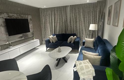 Yof Apartment | Appartement spacieux, piscine, balcon, vue sur mer et salle de sport
