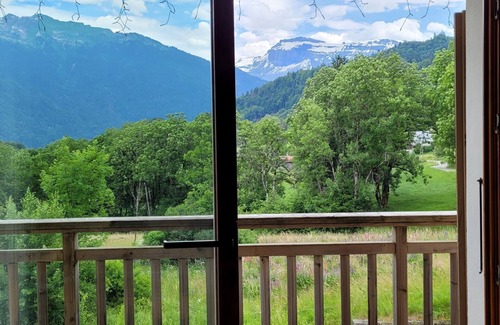 Samoens Apartment | Appartement Spacieux, Séjour et 2 Chambres Avec vue sur les Montagnes