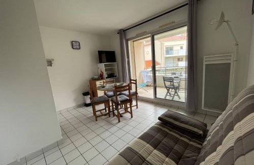 Saint-Jean-de-Monts Apartment | Appartement T2 à St Jean de Monts avec balcon et parking privé - FR-1-324A-67