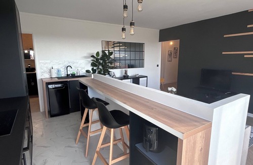 Maurepas Apartment | Appartement T2 48m2 en Résidence Privée Avec Magnifique vue sur la Forêt