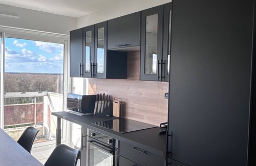 Maurepas Apartment | Appartement T2 48m2 en Résidence Privée Avec Magnifique vue sur la Forêt