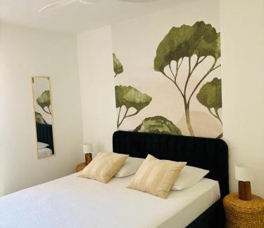 Bormes-Les-Mimosas Apartment | Appartement T2 chambre plus cabine, terrasse vue piscine