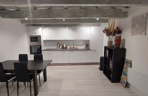 Les Arcs-sur-Argens Apartment | Appartement T3 au Cœur de la Ville Médiévale, Entièrement Rénové Avec Goût