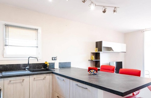 Port Rive Gauche Apartment | Appartement T3 climatisé, rénové, 3 étoiles, avec parking privé et proche du port de Gruissan - FR-1-409-164