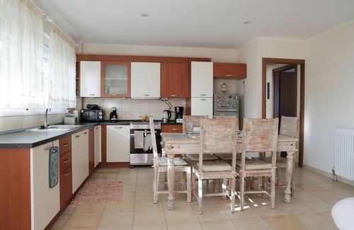 Spata-Artemida Apartment | Appartment 10 minutes from ATH airport, 5 minutes from beach