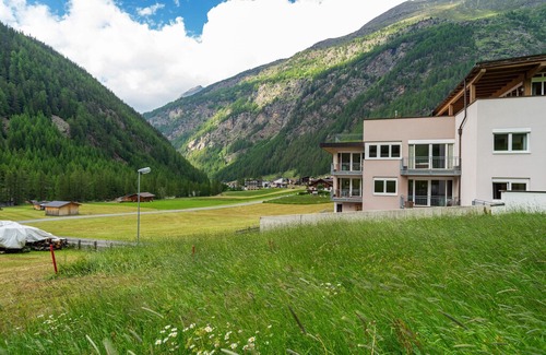 Zwieselstein Apartment | Appealing Apartment in Zwieselstein with Skiing Nearby