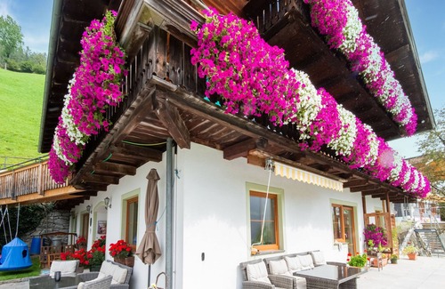 Schonbach Apartment | Appealing apartment in Bramberg with garden
