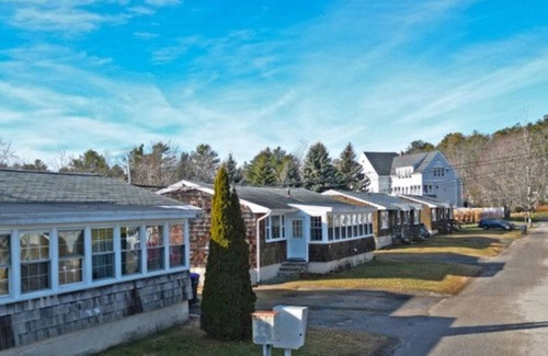 Ocean Park Condo | Appealing two-bedroom, one-bathroom condo, two short blocks from the beach!