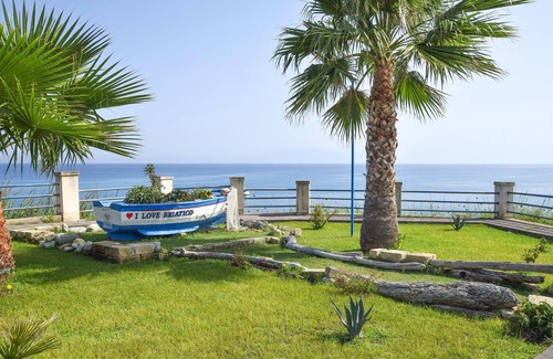 Briatico Apartment | Appealing vacation apartment for a relaxing vacation.