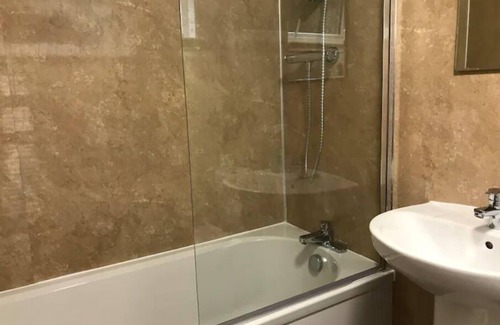 Fort William Apartment | Appin, Beautiful Lochside Apartment with Balcony