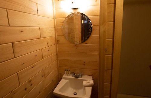 Mackinaw City Hotel | Apple Blossom Boutique 4