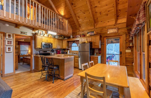 Boone Cabin | Apple Cove - hot tub, wood burning fireplace, pet friendly