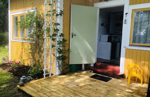 Avesta Cabin | Apple tree cabin with river views