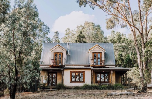 Budgee Budgee Cottage | Apple Tree Cottage An Idyllic Country Reset