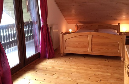 Gabrovcec Cottage | Apple Tree Cottage (6+2) located in a private garden with an orchard