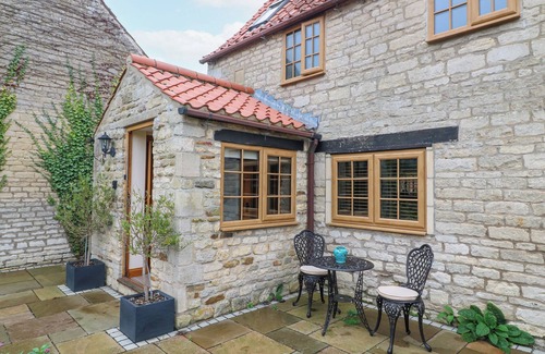 Old Somerby Cottage | APPLE TREE COTTAGE, pet friendly, with open fire in Grantham
