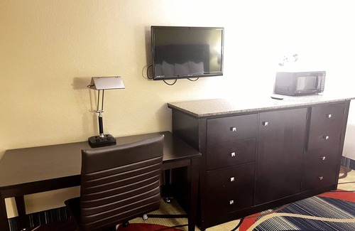 Independence Hotel | Apple Tree Inn and Suites