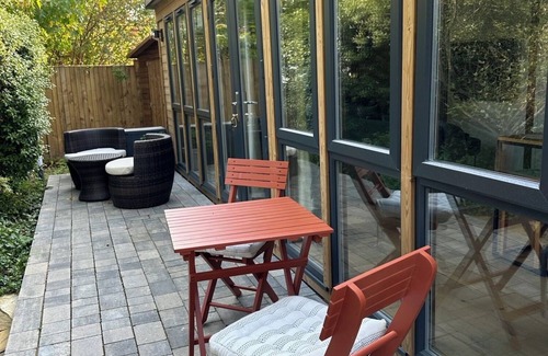 Taunton Apartment | Apple-tree lodge in secure gated garden