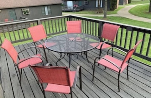 Apple Valley Condo | Apple Valley Lake, Pool and Beaches! Guest passes available for a small fee.