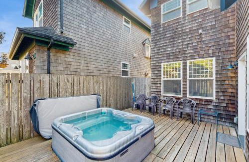 Newport House | Applegate House